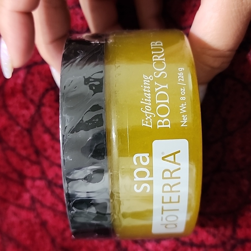 Exfoliating body scrub
